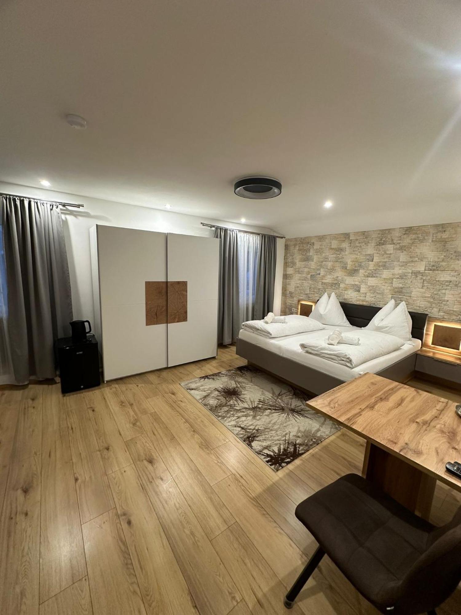 Pension Alpina Roppen ภายนอก รูปภาพ